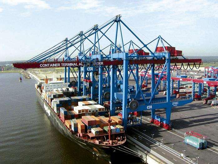 Portal Container Crane Van Yuntian Crane.jpg Portal Container Crane From Yuntian Crane.jpg